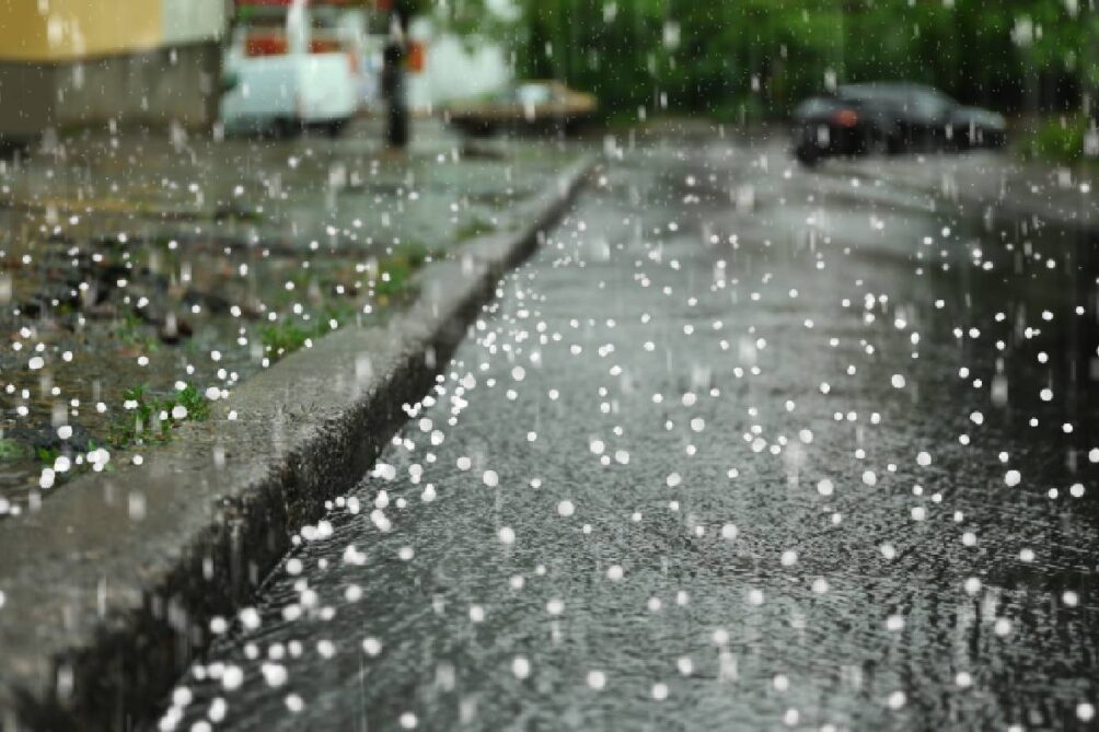 Hail falling in a street near Nicholasville, KY